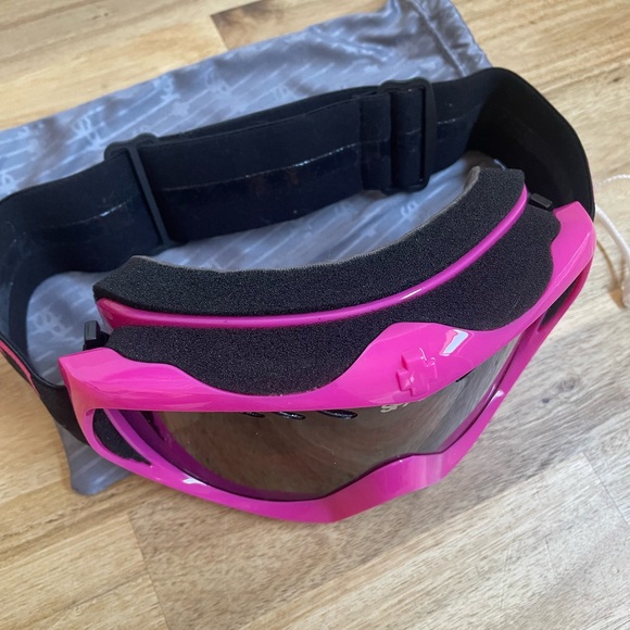 Woman’s Spy Snowboarding Goggles - Picture 4 of 5